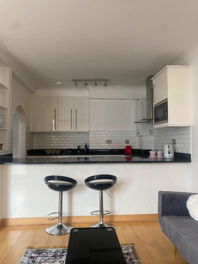 Cozy Two Bedroom Flat In The Heart Of Londres Exterior foto