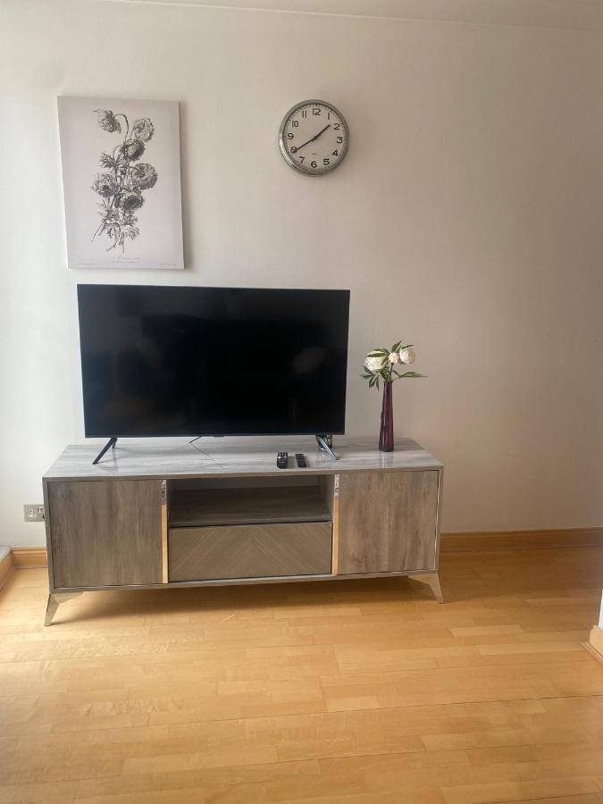 Cozy Two Bedroom Flat In The Heart Of Londres Exterior foto
